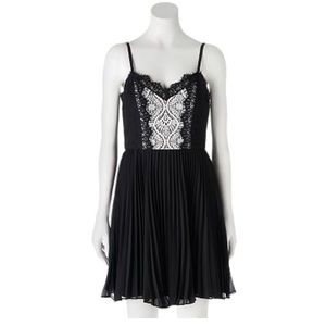 Juniors' Lily Rose Pleated Sweetheart Lace Dress SZ Small NWT